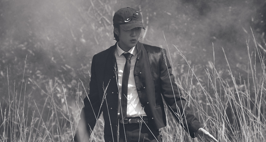 婁峻碩沉澱一年攜嗆猛饒舌新作強勢回歸！ 化身「嘻哈騎士」寫歌DISS網路炎上文化